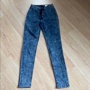 Acidic wash jeggings